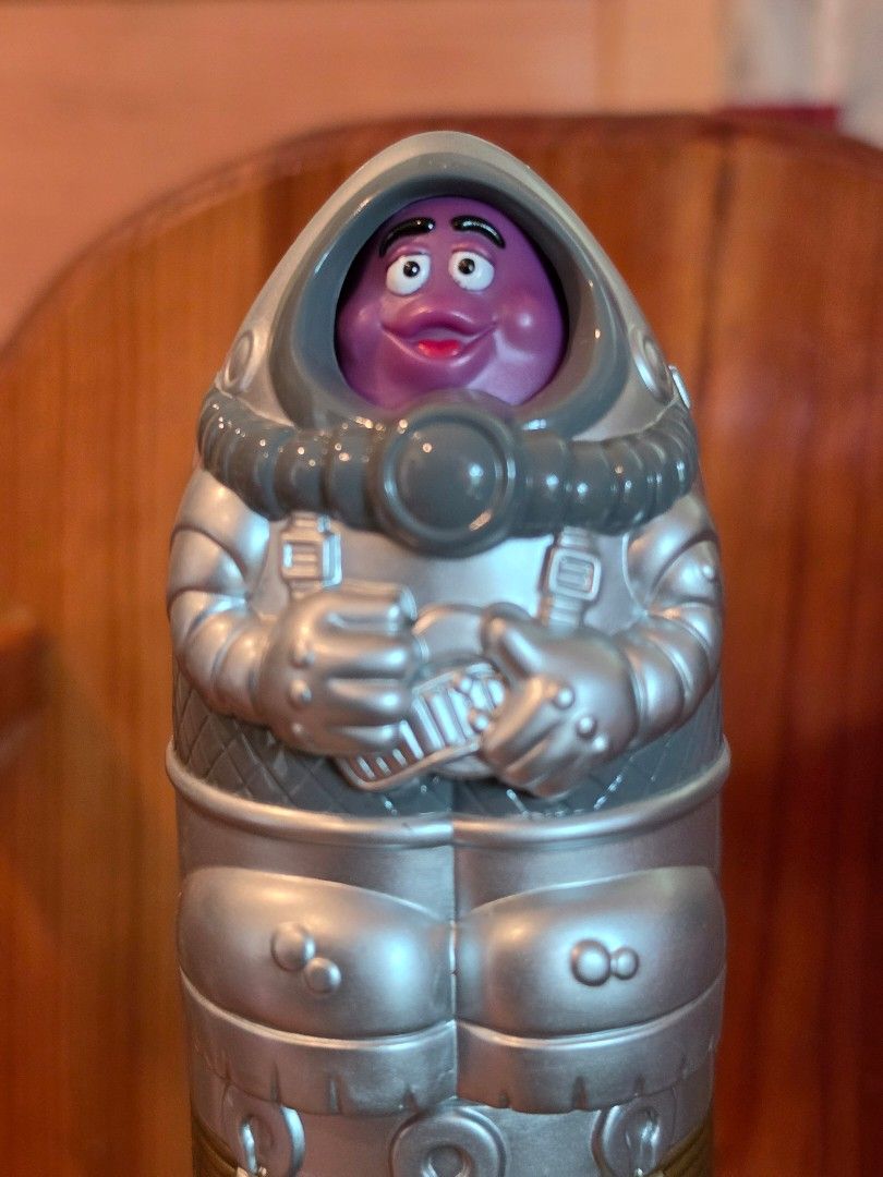 Mcdo McSpace (Category: Designer & Blind Box Toys) located in Baguio. Submitted by shellcollector (Listing ID 1462527504, Image 2). Description: Mcdo McSpace Complete Detachable 1000 Pesos Baguio shipping.