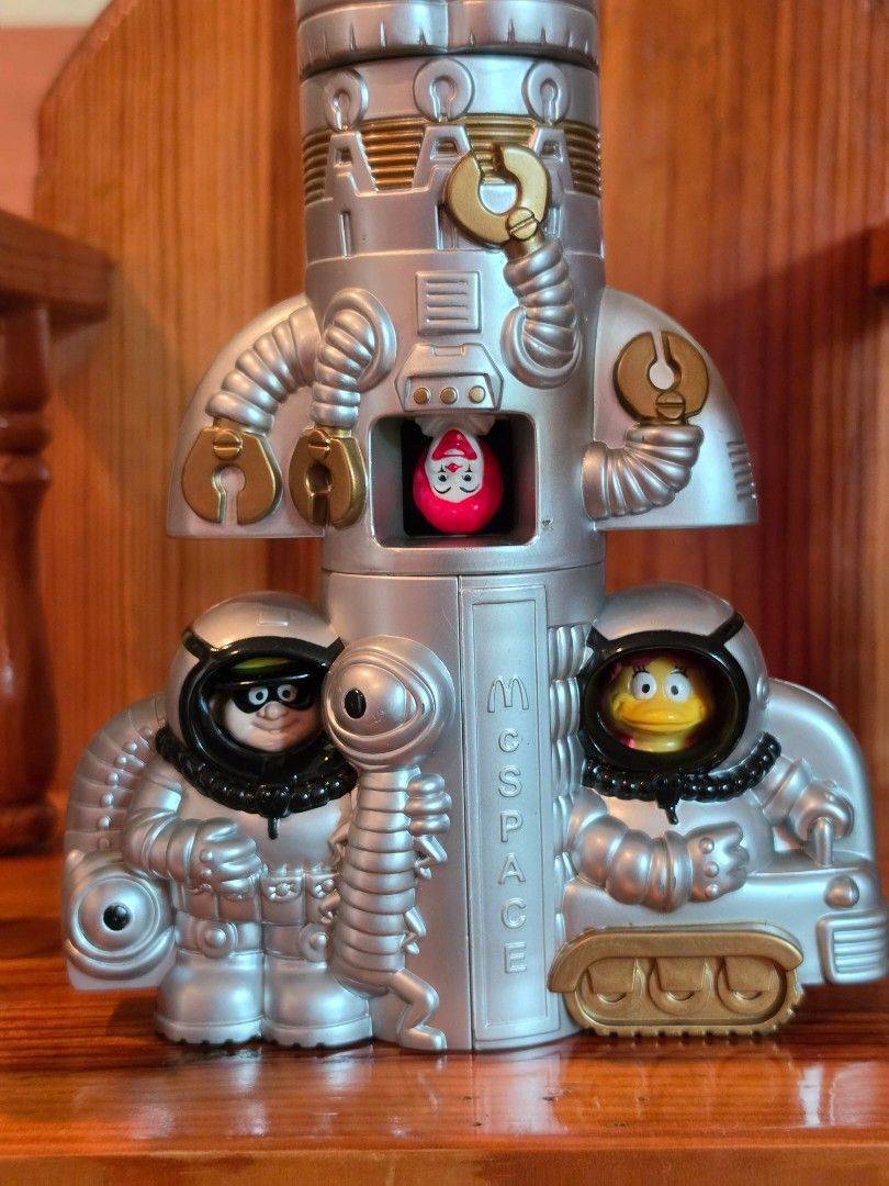 Mcdo McSpace (Category: Designer & Blind Box Toys) located in Baguio. Submitted by shellcollector (Listing ID 1462527504, Image 3). Description: Mcdo McSpace Complete Detachable 1000 Pesos Baguio shipping.
