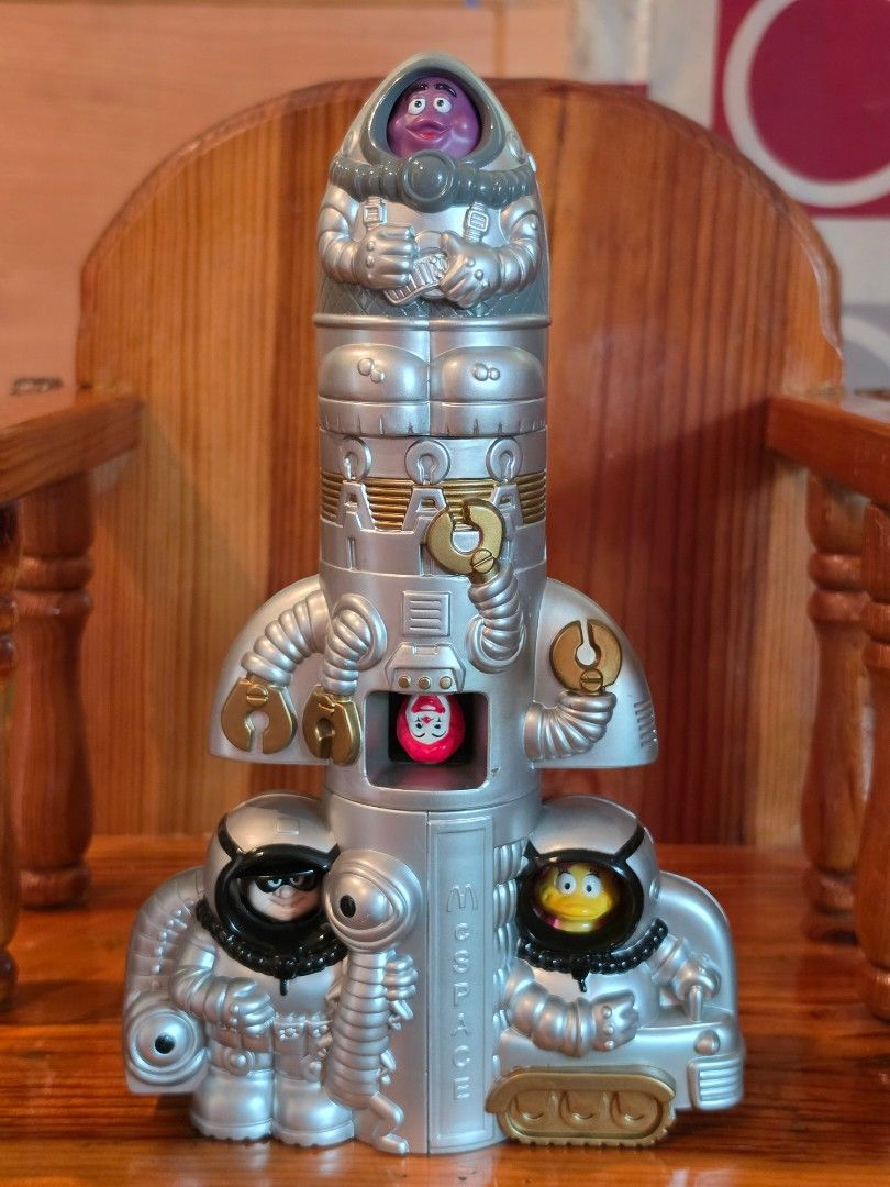 Mcdo McSpace (Category: Designer & Blind Box Toys) located in Baguio. Submitted by shellcollector (Listing ID 1462527504, Image 1). Description: Mcdo McSpace Complete Detachable 1000 Pesos Baguio shipping.