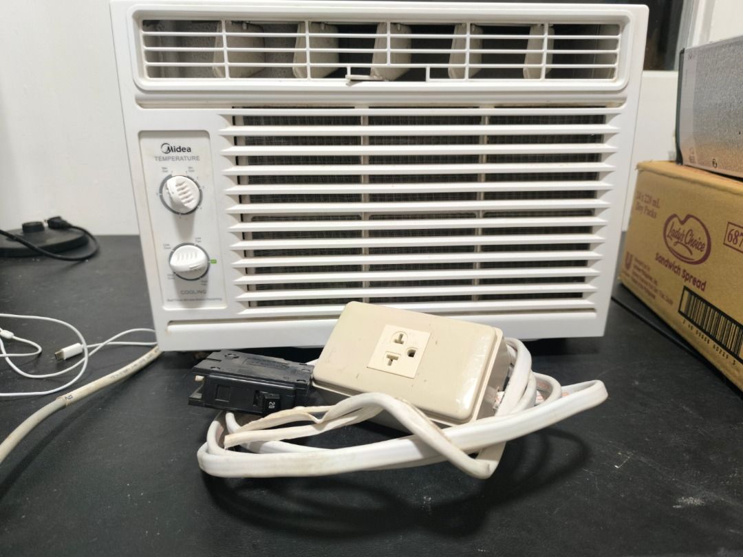 Media FP-51ARA006HMNV-N5 (Category: Air Conditioning and Heating) located in Quezon City. Submitted by poyuru (Listing ID 1462638890, Image 2). Description: Window type 0.6 hp Only used during summer and on a few occasions.