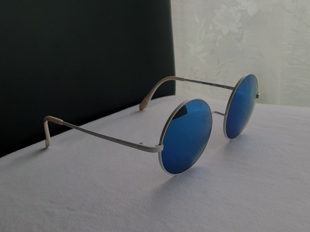 MEE Eyewear Round Saddle Bridge Sunglasses (Category: Sunglasses & Eyewear) located in Quezon City. Submitted by WasalakTwo (Listing ID 1462592339, Image 2). Description: Bought in Japan Durable and high quality Goodcondition Clean and presentable Open for delivery nationwide.