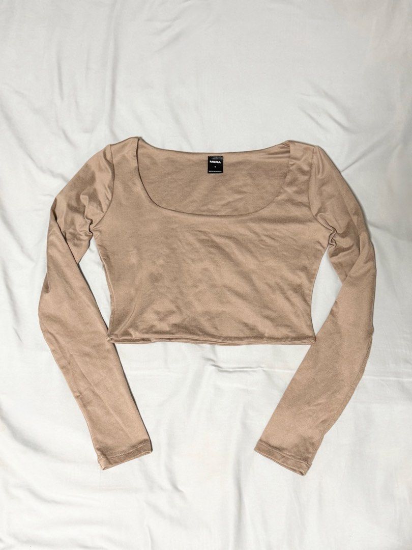 MERA Long Sleeve Crop Top - Size M (Category: Longsleeves) located in Caloocan City. Submitted by chiblonded (Listing ID 1462547382, Image 1). Description: - Basic long sleeve crop top from MERA - Simple and versatile design - Perfect for layering or wearing solo - Proudly made in the Philippines - Fits size Medium.