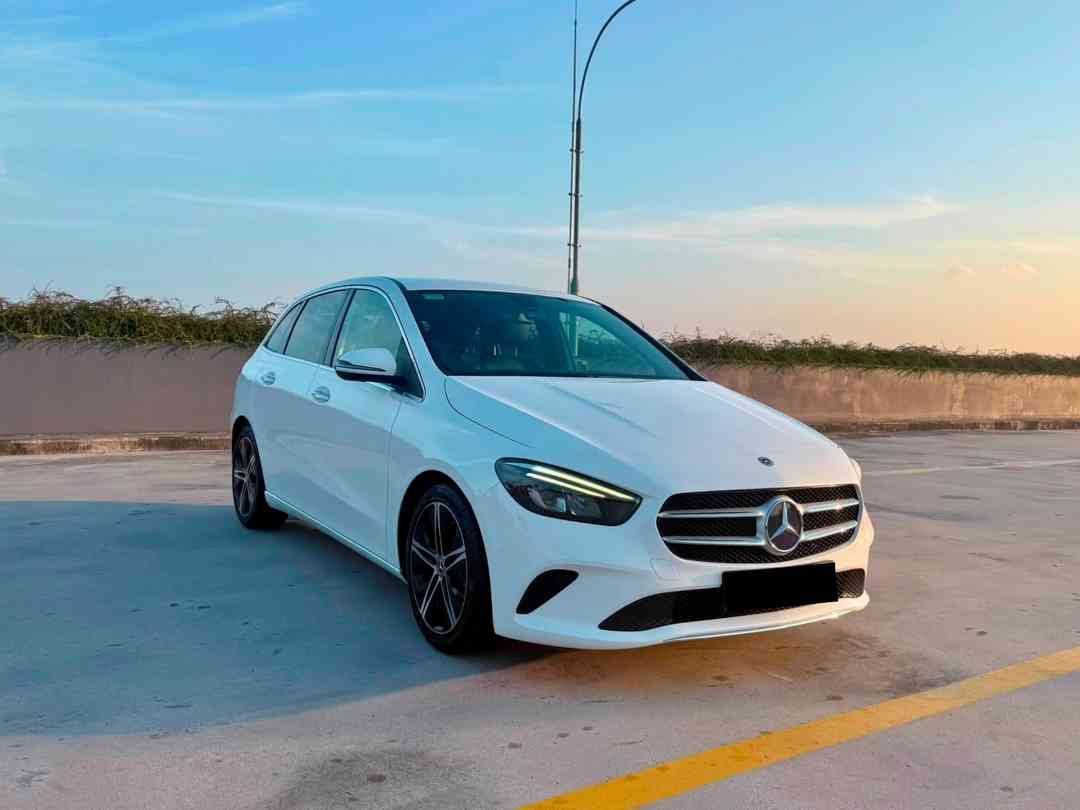 MERCEDES BENZ B180 PROGRESSIVE (Category: Used Cars) located in Singapore. Submitted by cartimesautomobile (Listing ID 1462495864, Image 1). Description: Buy with confidence from our Certified Pre-Owned Collection. Gone through a 120 points health check, each unit is refurbished for the brand new car experience. Trade Ins are welcomed. Extended Warranty till end of COE available too! Contact our friendly salesman today to schedule for your next t