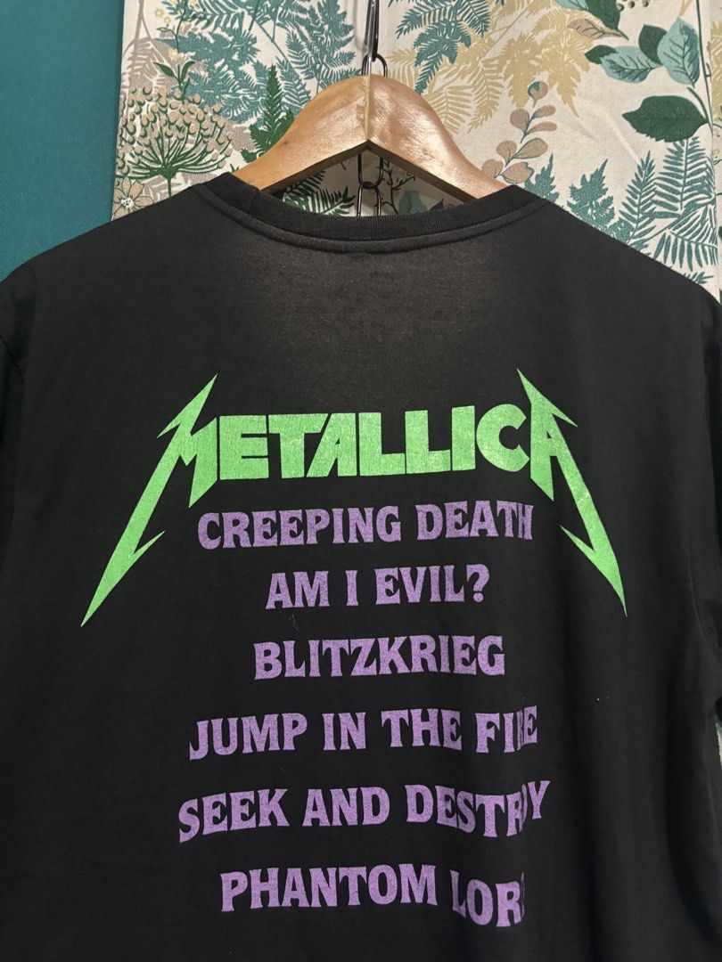 Metallica (Category: Tshirts & Polo Shirts ) located in Ibajay. Submitted by thriftthriftlang.aklan (Listing ID 1462609484, Image 3). Description: Metallica Tee (off) Dimes20x26 Condition-Excellent Condition Color Rate-8.5/10 Issue-Faded,Crack Print .