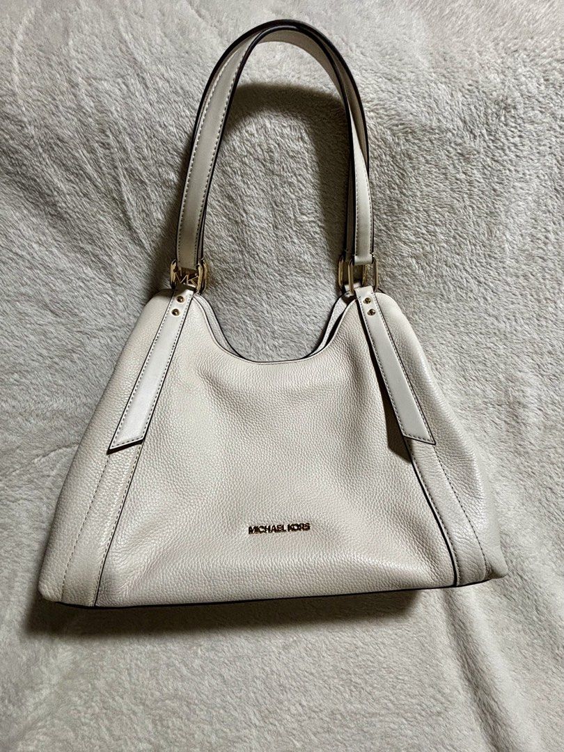 Michael Kors Arlo Large Pebbled Leather Shoulder Bag (Category: Luxury Bags & Wallets) located in Quezon City. Submitted by _aritan (Listing ID 1462517448, Image 1). Description: - Authentic Michael Kors shoulder bag - pebbled leather - Gold-tone hardware - Spacious interior with multiple compartments and pockets - Ideal for everyday wear RFS: wrong buy Loc: quezon city MOD: Lalamove / Gogo Express / Meet up @ Fishermall QC - SF shoulder by buyer
