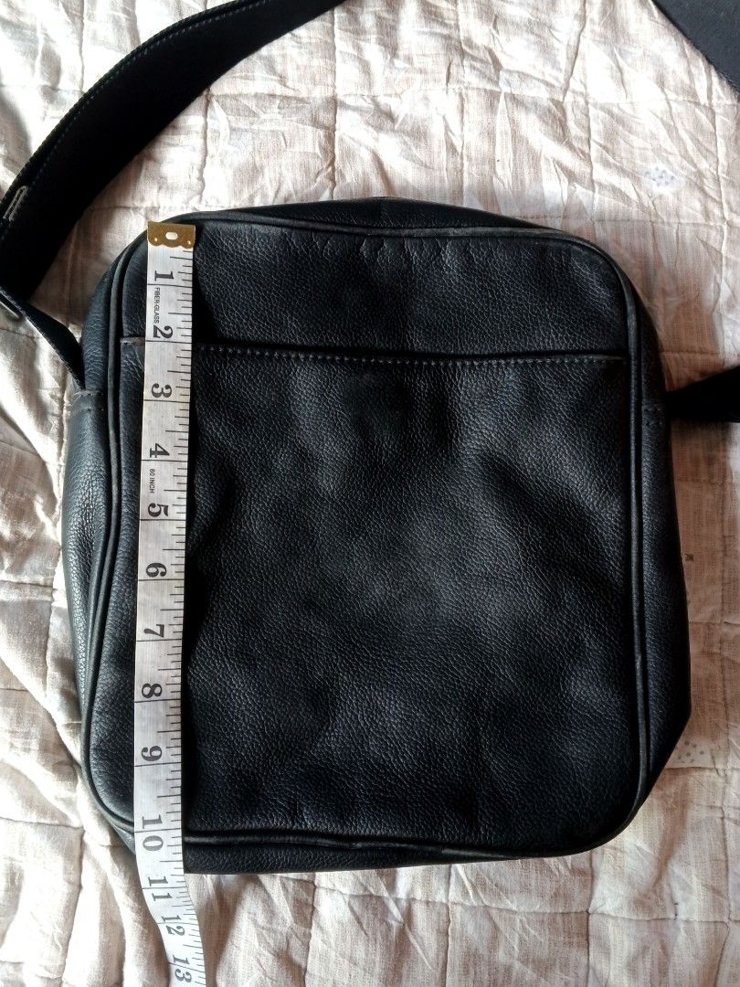 Michael Kors Black Leather Crossbody Bag (Category: Cross-body Bags) located in Manila. Submitted by icamalicdem29 (Listing ID 1462489909, Image 1). Description: - Authentic Michael Kors black leather crossbody bag - Adjustable strap for comfortable wear - Secure zip main compartment - Interior zip pocket and slip pocket - Minor signs of wear on zipper pull and strap - Perfect for everyday use.