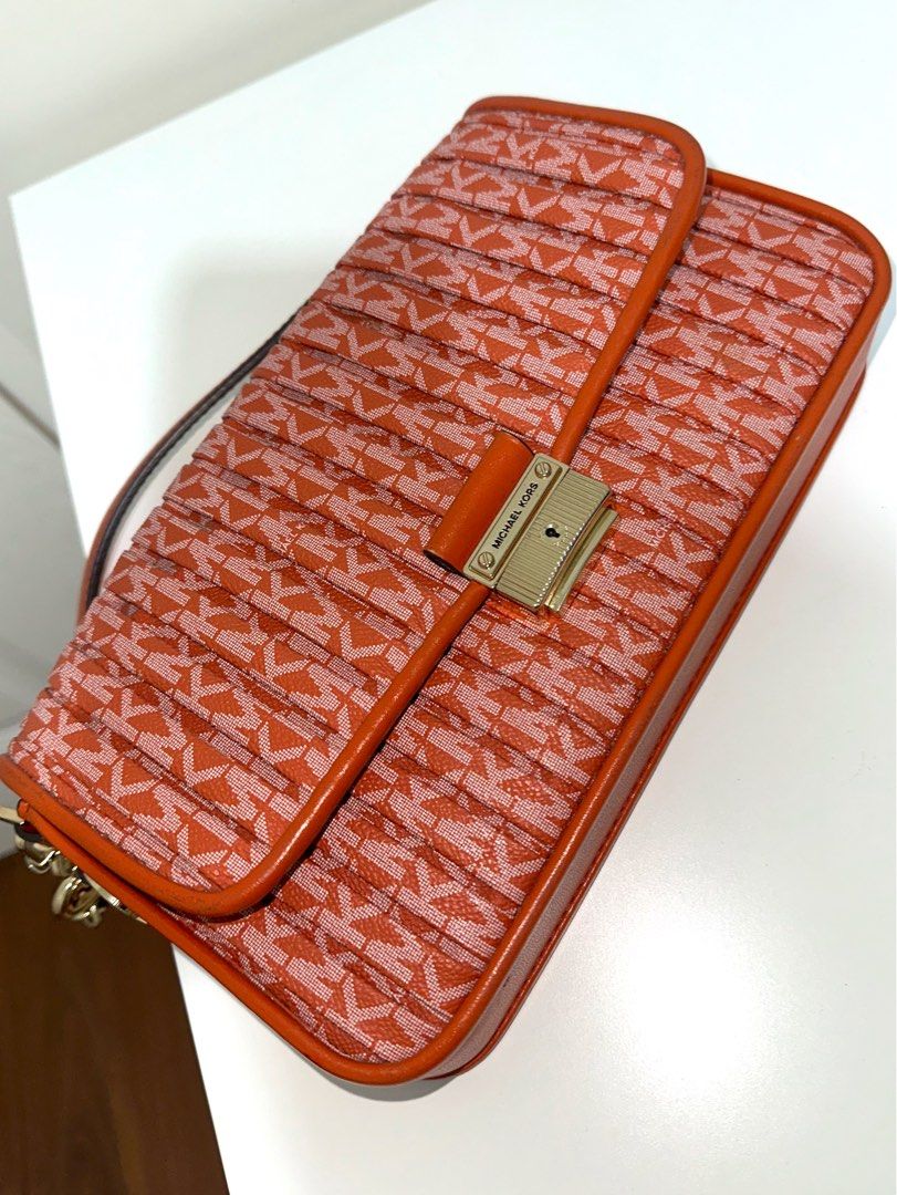 Michael Kors Monogram Shoulder Bag (Category: Shoulder Bags) located in Bulacan. Submitted by declutterwithme128 (Listing ID 1462631450, Image 1). Description: - quite small cracks in the bag (unnoticeable) - can send more pics - original (not class a or high quality) - bought in malaysia (michael kors store) - still in very good condition - very pretty in person - can send more pics just dm - slightly negotiable pass sa low ballers - bulacan / p