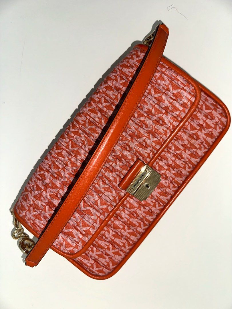 Michael Kors Monogram Shoulder Bag (Category: Shoulder Bags) located in Bulacan. Submitted by declutterwithme128 (Listing ID 1462631450, Image 2). Description: - quite small cracks in the bag (unnoticeable) - can send more pics - original (not class a or high quality) - bought in malaysia (michael kors store) - still in very good condition - very pretty in person - can send more pics just dm - slightly negotiable pass sa low ballers - bulacan / p