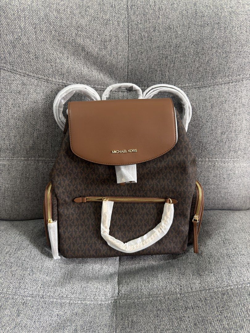 Michael Kors Signature Jet Set Large Logo Backpack (Category: Backpacks) located in Las Pinas. Submitted by bestthriftinspo (Listing ID 1462676846, Image 1). Description: Authentic Michael Kors backpack in Brown.