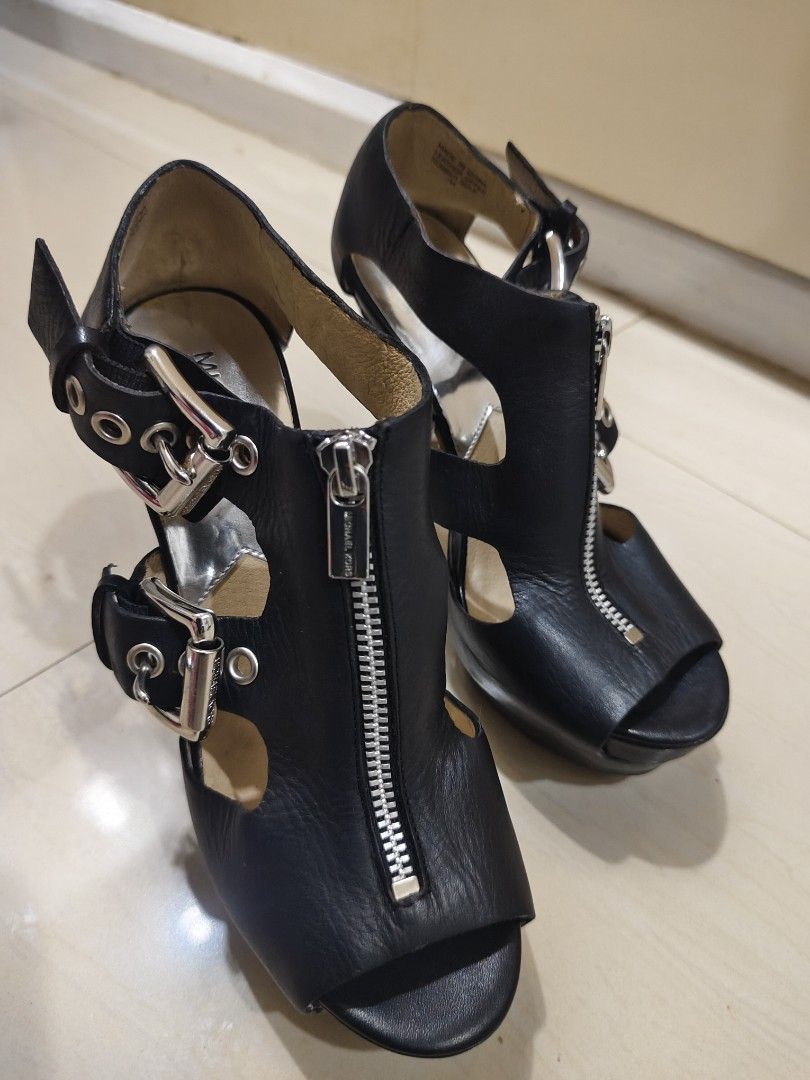 Michael Kors size 7 (Category: Heels) located in Zamboanga. Submitted by ckealia (Listing ID 1462456783, Image 2). Description: good used condition no flaws genuine leather size 7 Reminders; When u click offer be sure u can pay..be a responsible buyer‼️.