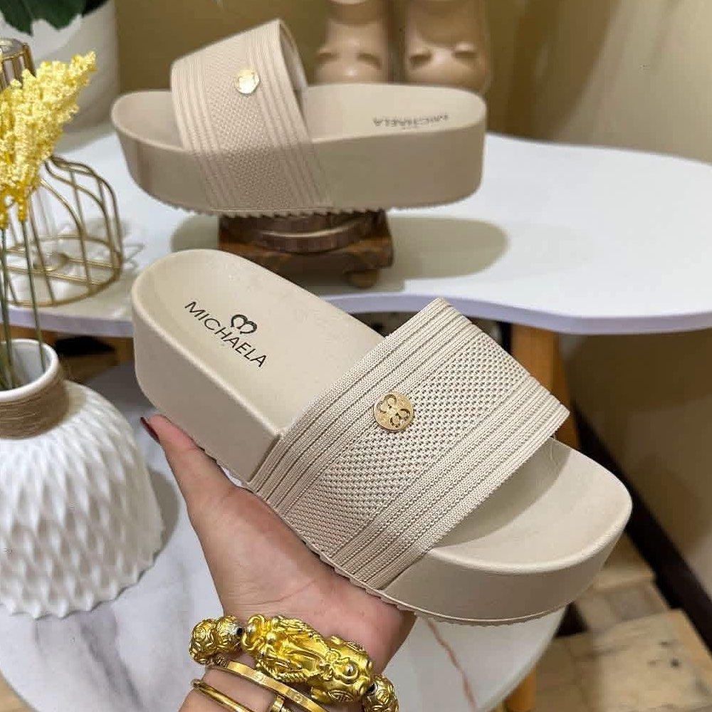 Michaela Sandals (Category: Sandals) located in Quezon City. Submitted by stuffs.hellyy (Listing ID 1462645789, Image 2). Description: Size36 to 40 (3colors only) .