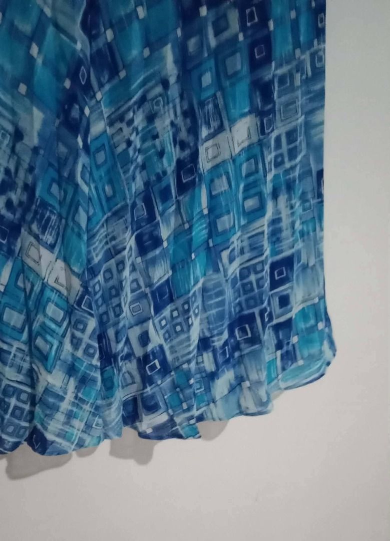 Blue Tile Midi Skirt (Category: Skirts) located in Calapan. Submitted by jyka12345 (Listing ID 1462473611, Image 2). Description: .