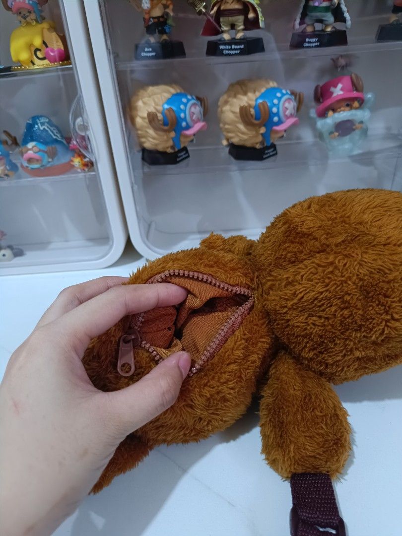 Minions Teddy Bear Plush Backpack (Category: Plushies & Soft Toys) located in Antipolo. Submitted by erckmendoz06458 (Listing ID 1462562848, Image 2). Description: - Cute brown teddy bear plush backpack - Zipper compartment on the back - Adjustable straps - Made by Illumination - Perfect for kids or fans of Minions - Ideal for carrying small essentials.