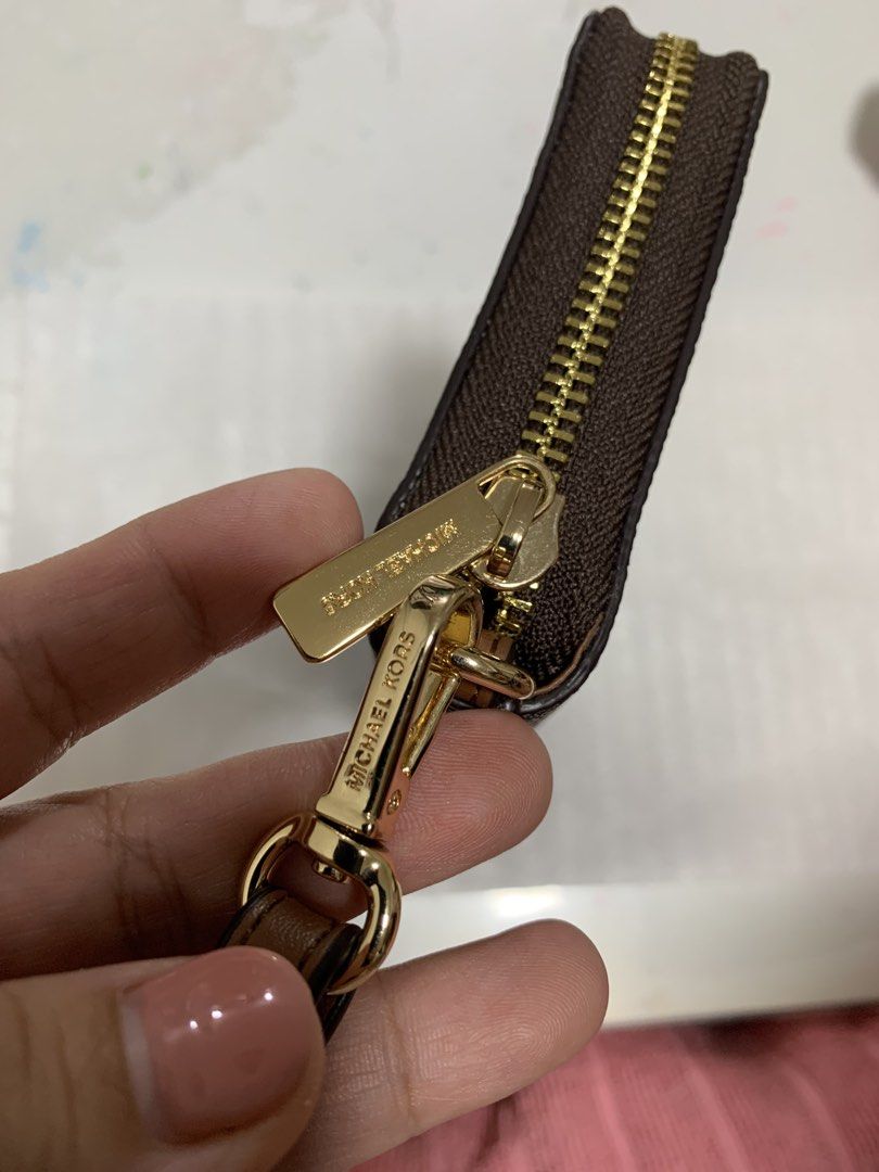 MK jet set wallet (Category: Luxury Bags & Wallets) located in Cainta. Submitted by lynenuez (Listing ID 1462461879, Image 2). Description: Selling my preloved wallet. I used this once. Reason for selling it is because most of my bags are small. .