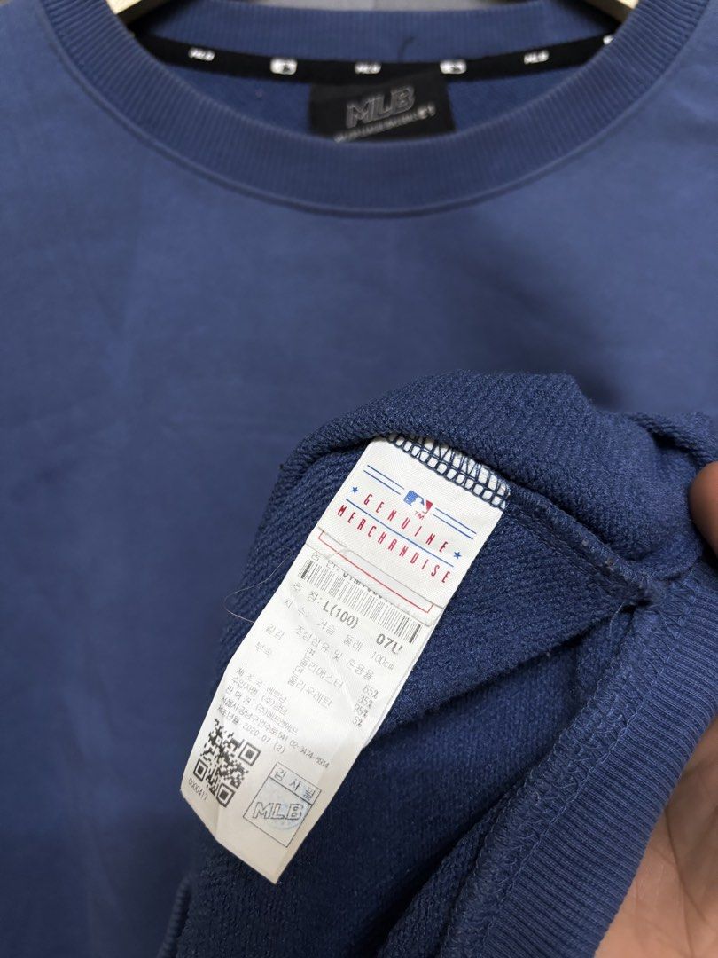 MLB ( LA ) (Category: Coats, Jackets and Outerwear) located in Cavite. Submitted by staythrifted.23 (Listing ID 1462632065, Image 3). Description: Size : Large on 🏷️ Oversized Dimes : Length 29 Width 24.5 Condition : Like new Color rate : 9.9/10 Issue : Minimal Sractch Need wash Loc. Cavite We ship nationwide Payment first .
