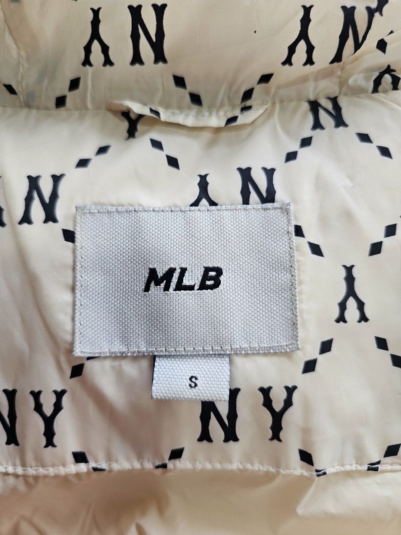 MLB New York Yankees cream monogram puffer jacket (Category: Coats, Jackets and Outerwear) located in Baguio. Submitted by kayeonlineshop (Listing ID 1462518120, Image 3). Description: -MLB New York Yankees cream monogram puffer jacket featuring an all-over diamond "NY" pattern and a large team logo on the chest..