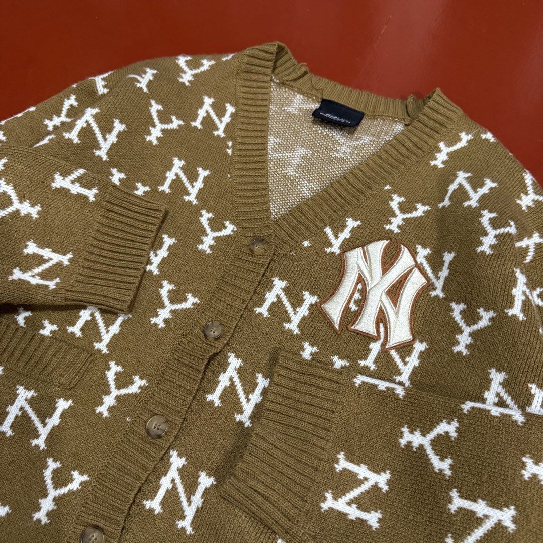 MLB NY YANKEES AOP KNITTED CARDIGAN (Category: Coats, Jackets and Outerwear) located in Pasig City. Submitted by buzzthrifty (Listing ID 1462615372, Image 3). Description: SIZE M-L MEN L-XL WOMEN 23x25 GOOD AS NEW .
