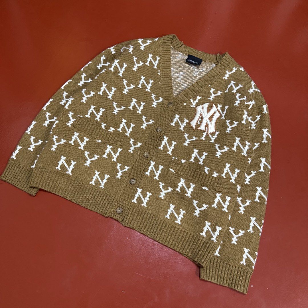 MLB NY YANKEES AOP KNITTED CARDIGAN (Category: Coats, Jackets and Outerwear) located in Pasig City. Submitted by buzzthrifty (Listing ID 1462615372, Image 1). Description: SIZE M-L MEN L-XL WOMEN 23x25 GOOD AS NEW .