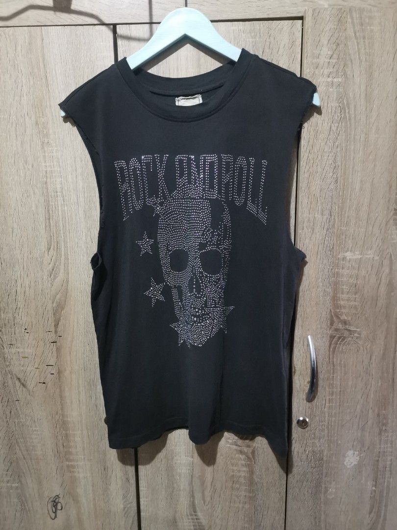 Modish rebel skull Y2k shirt (Category: Sleeveless) located in San Pedro. Submitted by thriftersthrift (Listing ID 1462466170, Image 1). Description: Width(inches) :17.5 Length(inches) :25.5 Good condition Already wash Color rate : 9.5 /10 🌵ALL ITEMS ARE FROM UKAY BALE SO MANAGE YOUR EXPECTATION 🌵 ASK SELLER FOR MORE INFORMATION COLOR MAY CHANGE TRU LIGHTING.