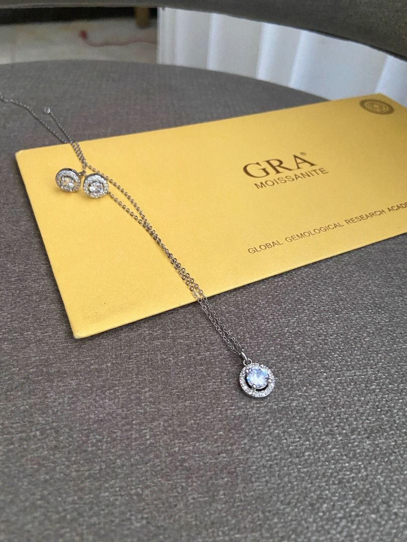 moissanite circle ring (Category: Rings) located in Quezon City. Submitted by japanandsingaporeluxepreloved (Listing ID 1462443877, Image 2). Description: 1250 each discount on set.