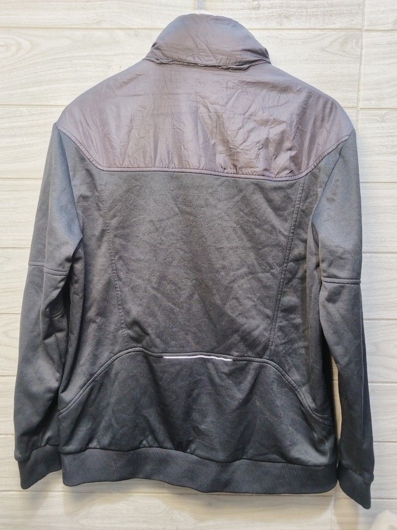 MONTBELL FLEECE JACKET (Category: Coats, Jackets and Outerwear) located in Sorsogon. Submitted by mang_thrift2 (Listing ID 1462497943, Image 2). Description: XL on tag 22.5W28L Issue cracks on reflective sticker pocket area Paint on right sleeve.