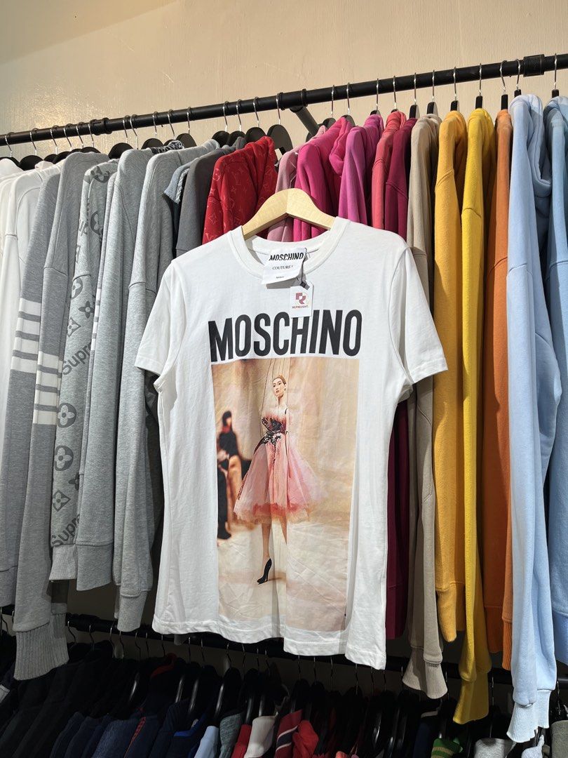 Moschino - Puppet (Category: Shirts) located in Lucban. Submitted by rep.rznt (Listing ID 1462636069, Image 1). Description: Dimes: 17 width, 25 length.