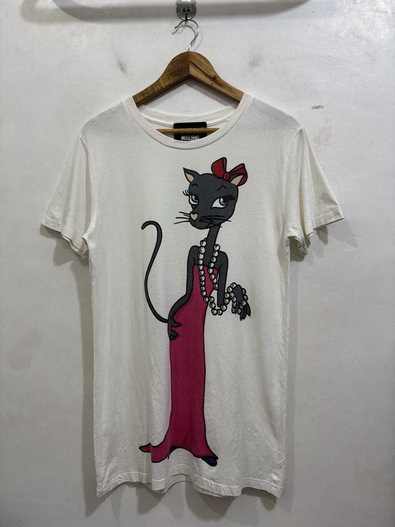 Moschino Boutique (Category: Luxury Apparel) located in Taytay. Submitted by leanmark103093 (Listing ID 1462635335, Image 2). Description: M0SCHlN0 B0UTlQU€ Wmns Over Size Pussycat Tee Size 36 on tag W18.5 L30 Excellent Condition No issue 📩📩📩📩.