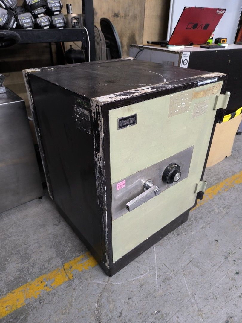 Mosler Safety Vault (Category: Safe) located in Dasmarinas. Submitted by bossgabo (Listing ID 1462517538, Image 2). Description: - Heavy duty safe from Mosler - Features combination dial and handle - Still a solid and secure piece for valuables - Ideal for home or office use.