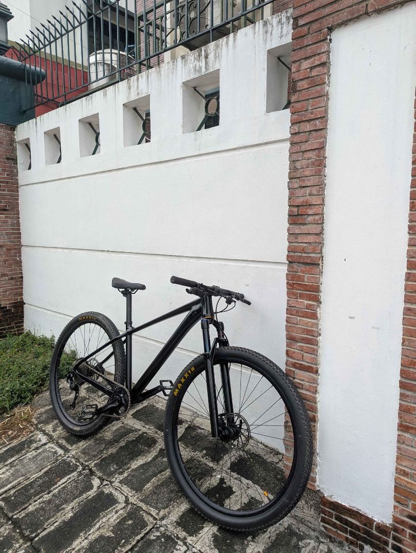 Mountain peak vulcan 29er (Category: Bicycles) located in Quezon City. Submitted by jomsxniar (Listing ID 1462613127, Image 2). Description: Frame: Mountain peak vulcan 29er Fork: Mountain peak air fork (lockout working good bounce) Rims: Saturn 29er Tires: Maxis Ikon (makapal pa) Hubs: Paps pro (6pawls tunog maingay) Seatpost: Truvativ Stem: Truvativ ±17° 70mm Handlebar: Mountain peak Brakes: Shimano mt200 (makapal pa brake pads) Crankset: Shima