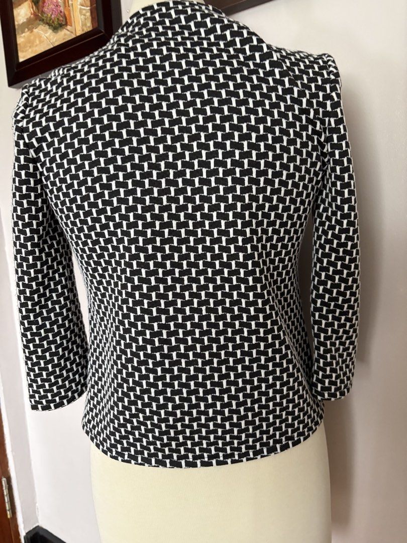 M&S Black and White Geometric Pattern Blazer (Category: Coats, Jackets and Outerwear) located in Cavite. Submitted by momskiette (Listing ID 1462457927, Image 2). Description: - Stylish black and white geometric pattern blazer - Open front design - 3/4 sleeves - Versatile for layering over tops or dresses - Adds flair to any outfit - Comfortable fabric - Suitable for casual or semi-formal occasions.