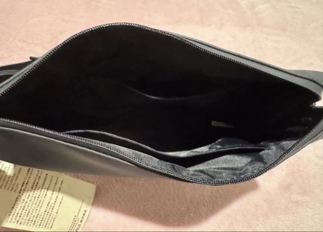 Muji Black Gusset Cases (Small & Large) with Strap (Category: Clutches) located in Pasay City. Submitted by szepter (Listing ID 1462444439, Image 2). Description: - Set of 2 Muji gusset storage cases - Color: Black - Sizes: 1 Large, 1 Small - Features: Zippers, internal pockets - Includes: Black strap - Ideal for organizing essentials - Can be used together or separately - Brand new with tags still attached.