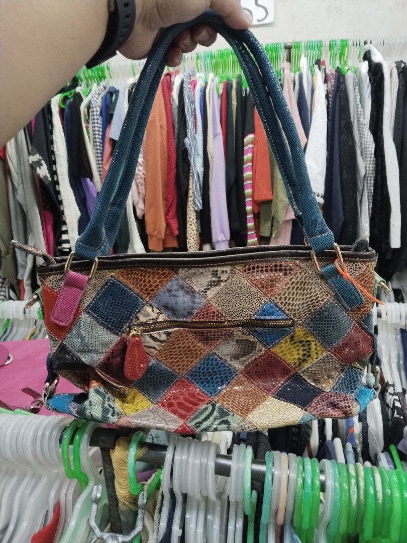 Multicolored Leaf Patchwork Bag (Category: Shoulder Bags) located in Pateros City. Submitted by blashjunks.y2k (Listing ID 1462660915, Image 2). Description: MULTI COLORED LEAF PATCHWORK BAG 9/10 CONDITION 850PHP MSG US.