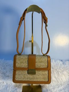 (Category: ) located in . Submitted by zahar_modern_thrift_bags001 (Listing ID 1462639505, Image 1). Description: .