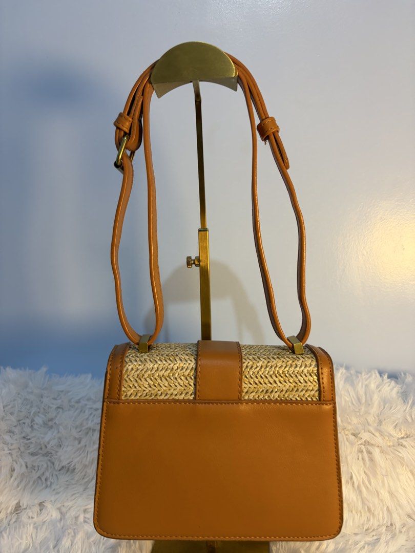 Native Bag design (Category: Cross-body Bags) located in Goa. Submitted by zahar_modern_thrift_bags001 (Listing ID 1462639505, Image 2). Description: .