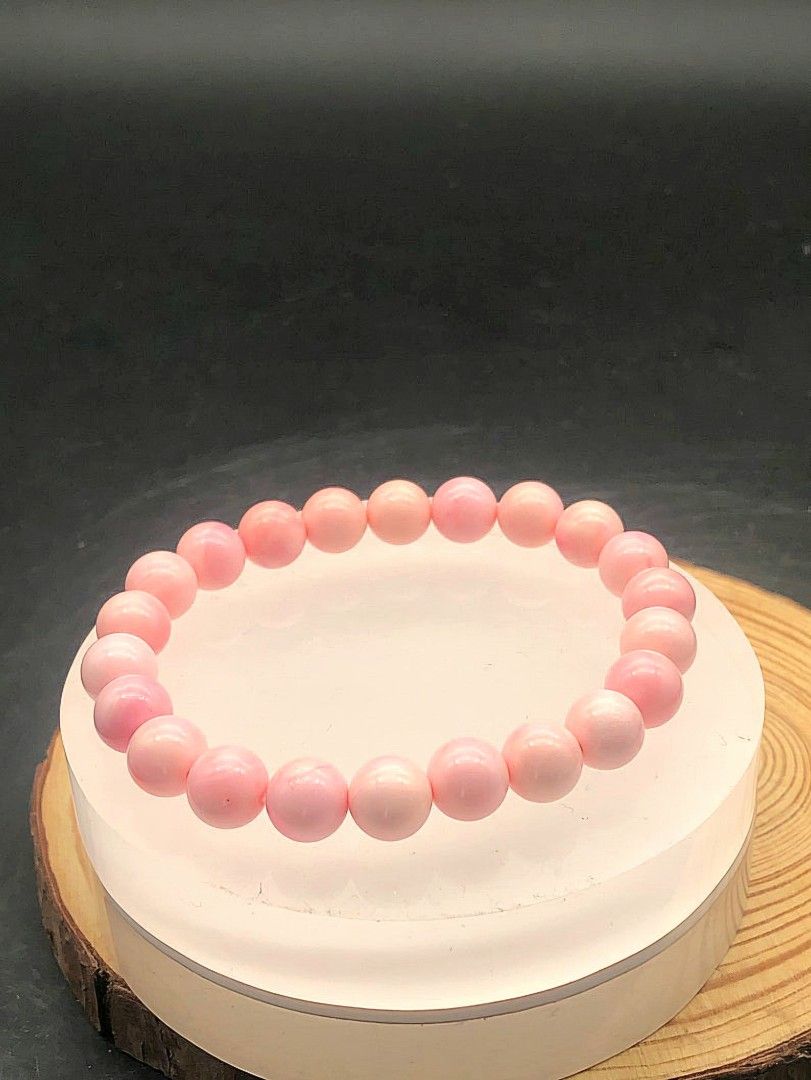 Natural Queen Conch Bead Bracelet w/ Certificate (Category: Bracelets) located in Antipolo. Submitted by pragmaticshop (Listing ID 1462606738, Image 3). Description: Natural Queen Conch Bead Bracelet w/ Certificate.
