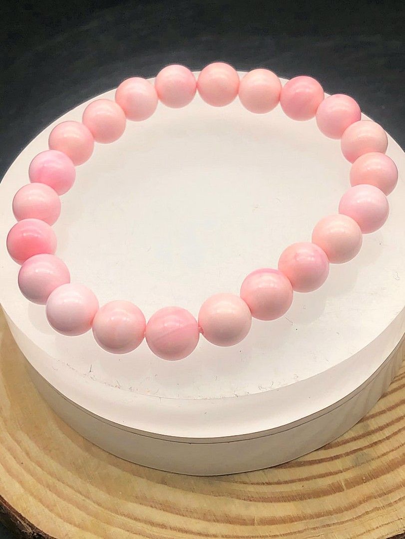 Natural Queen Conch Bead Bracelet w/ Certificate (Category: Bracelets) located in Antipolo. Submitted by pragmaticshop (Listing ID 1462606738, Image 1). Description: Natural Queen Conch Bead Bracelet w/ Certificate.