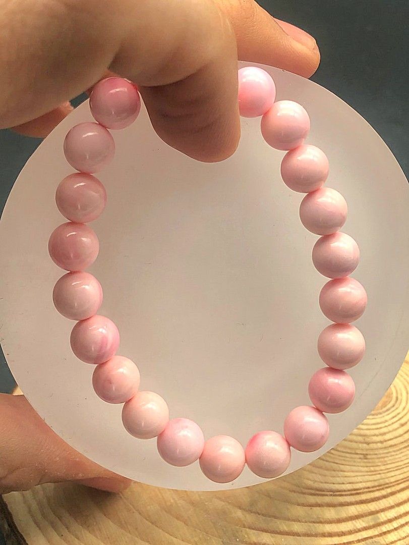 Natural Queen Conch Bead Bracelet w/ Certificate (Category: Bracelets) located in Antipolo. Submitted by pragmaticshop (Listing ID 1462606738, Image 2). Description: Natural Queen Conch Bead Bracelet w/ Certificate.