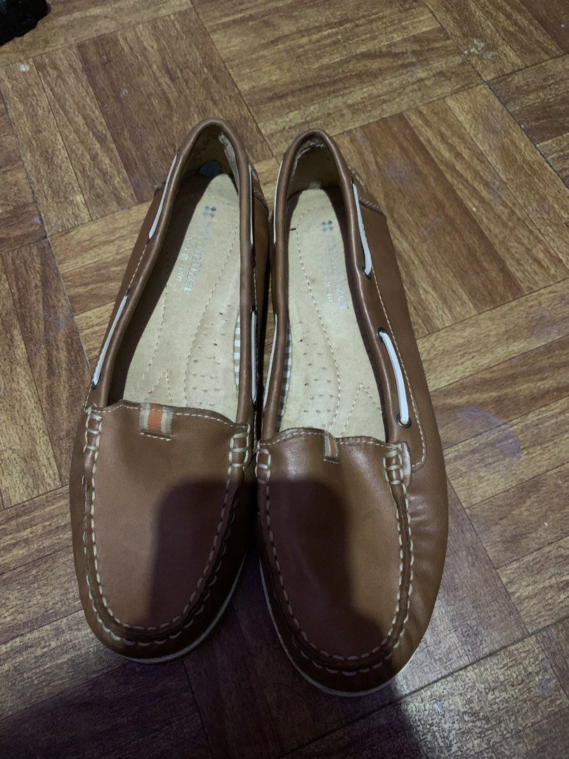 Naturalizer Brown Leather Loafers (Category: Loafers) located in Manila. Submitted by usagichan_rabbit (Listing ID 1462442952, Image 2). Description: - Brand: Naturalizer - Color: Brown - Material: Leather - Size: 8M best fit 7 to 7.5 - Features: N5 Comfort technology for all-day wear - Style: Classic penny loafer with white stitching detail - Ease of Use: Easy slip-on design - Versatility: Great for casual or work outfits.