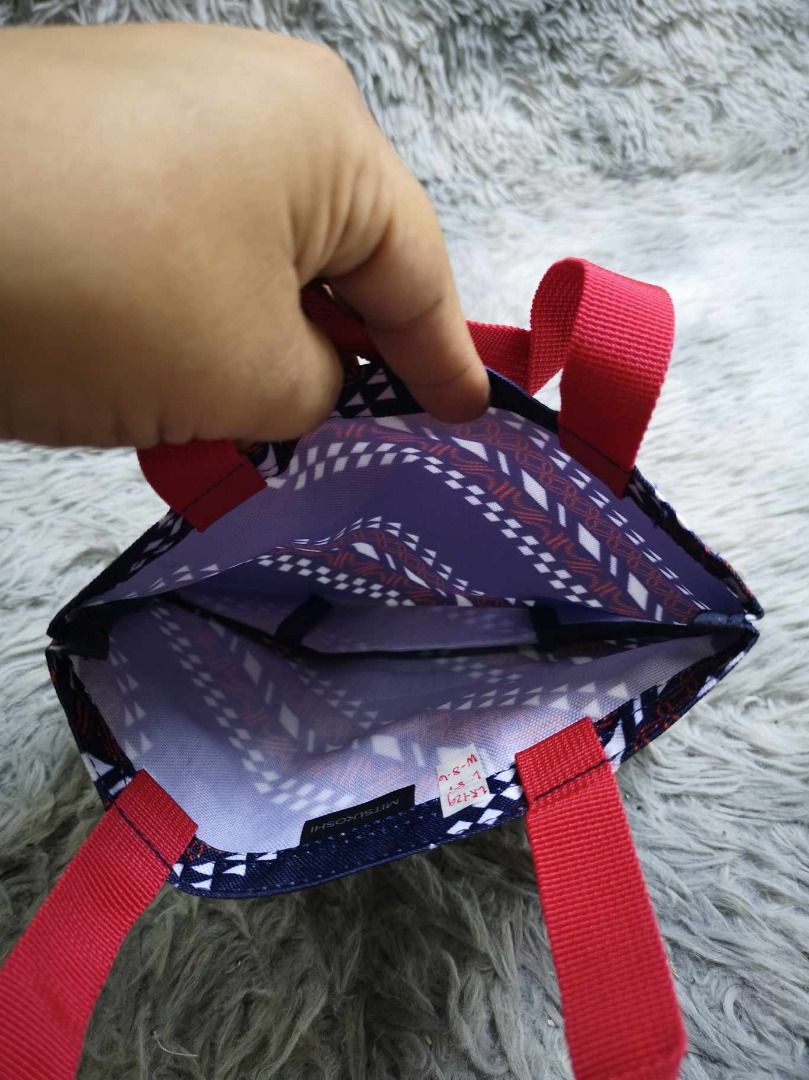 Navy Blue Printed With Red Strap Handle Hand Bag (Category: Tote Bags) located in Santa Cruz. Submitted by jmy_surplus.2 (Listing ID 1462673575, Image 3). Description: Size ; L - 8 W - 8.6 Color ; Navy Blue Type ; Hand bag Brand ; No brand Material ; Nylon Style ; Navy Blue Mini Hand bag LR 129 JMY 1 Batch #221.