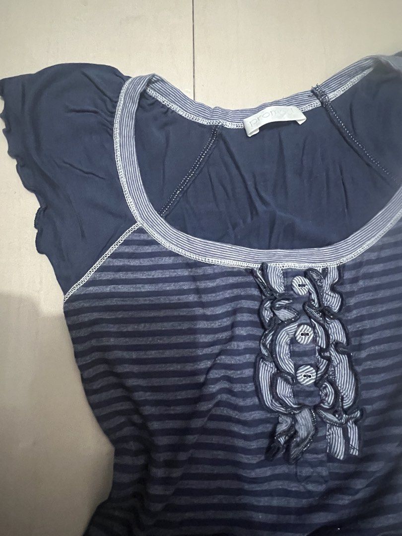 Navy Blue Striped Cap Sleeve Top (Category: Blouses) located in Caloocan City. Submitted by guaconerva97479 (Listing ID 1462617649, Image 3). Description: - Navy blue top with stripes - Adorable floral applique on the front - Cap sleeves with cute ruffled edges - Estimated size: Small to Medium .
