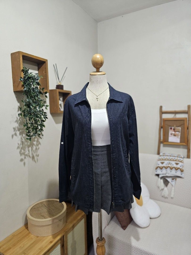 Navy blue zip up with a fine grid pattern jacket (Category: Coats, Jackets and Outerwear) located in Pasig City. Submitted by geesbox (Listing ID 1462461166, Image 1). Description: .