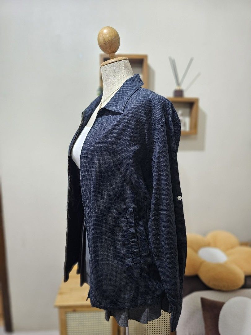 Navy blue zip up with a fine grid pattern jacket (Category: Coats, Jackets and Outerwear) located in Pasig City. Submitted by geesbox (Listing ID 1462461166, Image 2). Description: .