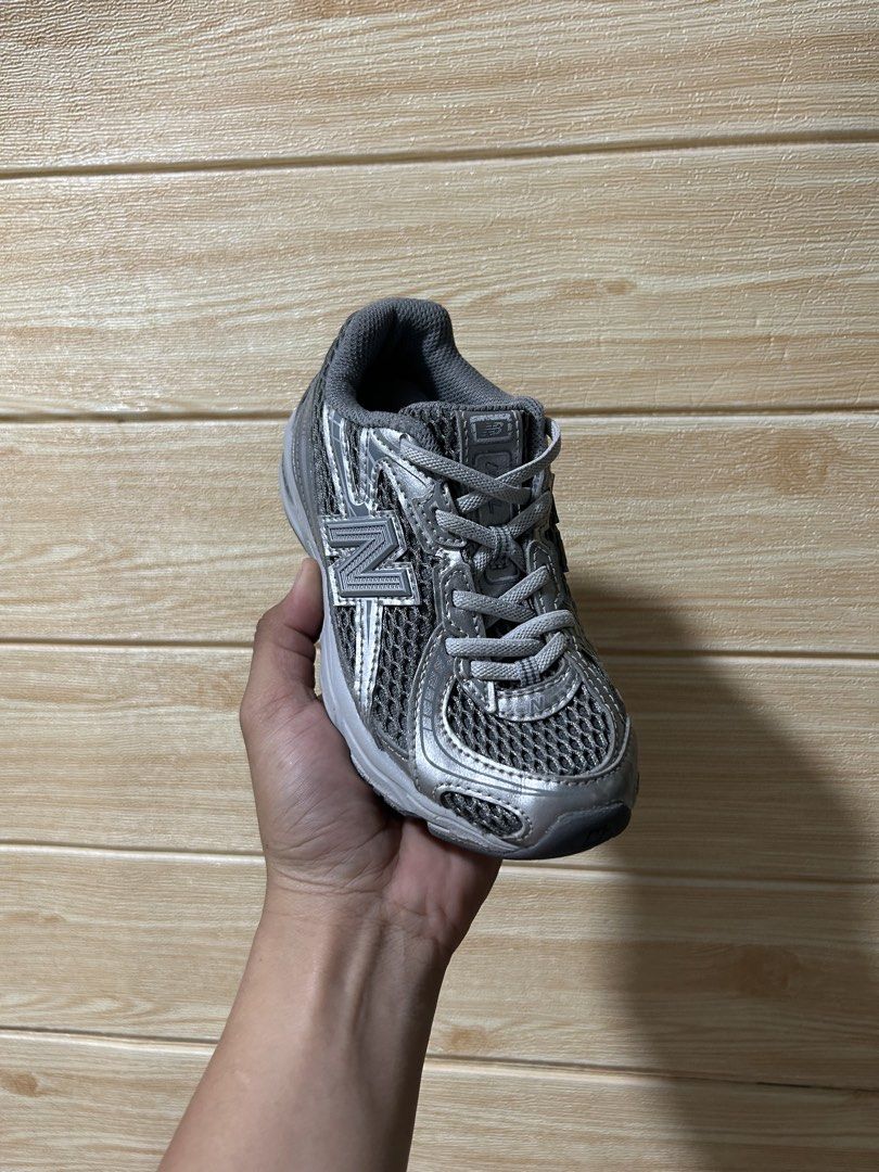 NB 740 Bungee Lace "Kids" (Category: Babies & Kids Fashion) located in Butuan. Submitted by selected.kicks (Listing ID 1462499706, Image 2). Description: NB 740 Bungee Lace for kids Size US 12 | EUR 30 | 17.5 cm - used pair, no box. - authentic 💯 - small scratches sa front (see last pic).