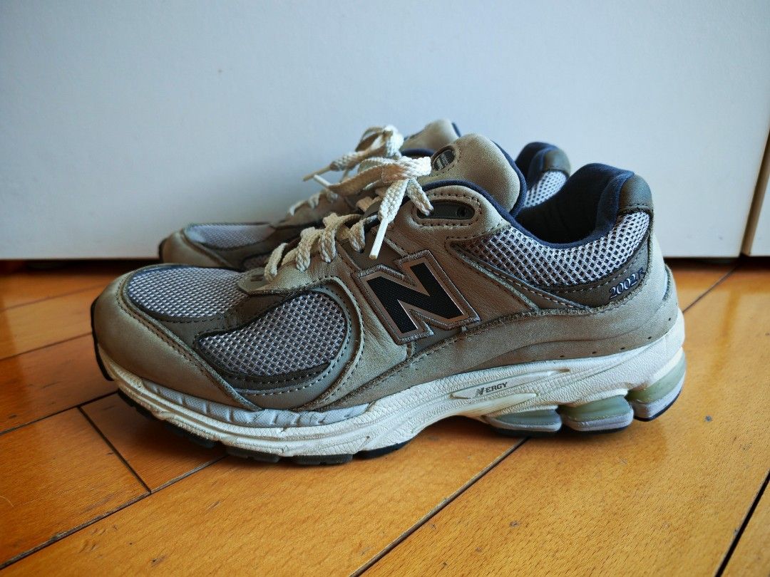 New Balance 2002R 男裝跑步鞋 （分類：波鞋）位於 Hong Kong。 由 y6249 提交（商品編號 1462514283，圖片 2）。簡介： SF到付 New Balance 2002R 跑步鞋，灰色款。著感舒服，適合行街或者做運動。鞋底有 N-ergy 緩震技術。呢對鞋係香港買嘅，有單據。。