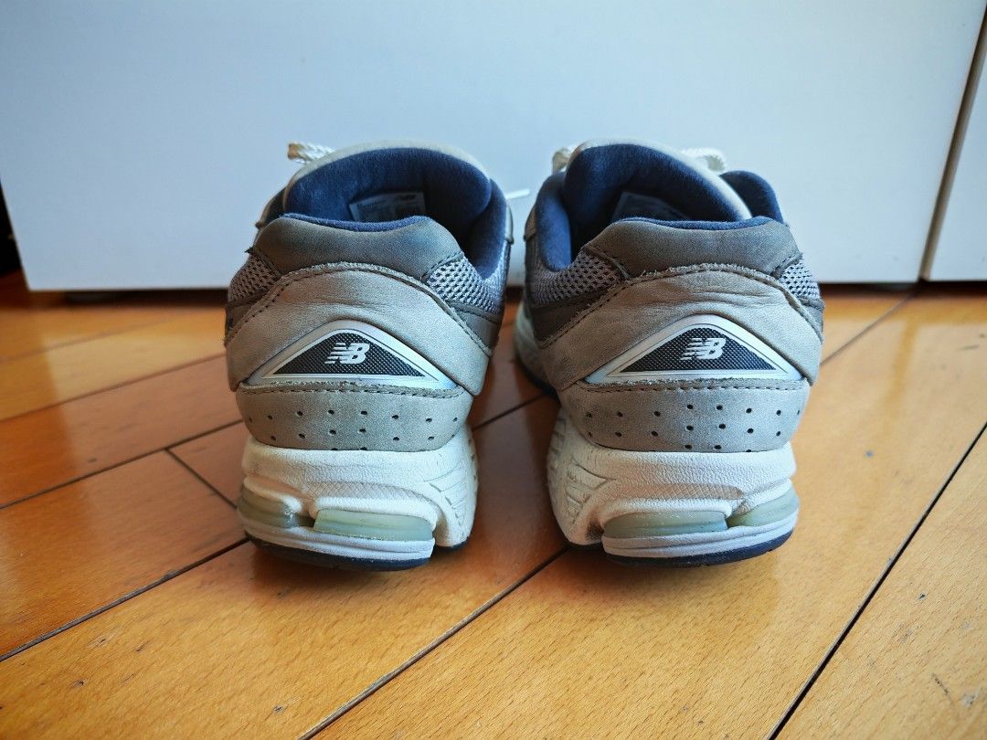 New Balance 2002R 男裝跑步鞋 （分類：波鞋）位於 Hong Kong。 由 y6249 提交（商品編號 1462514283，圖片 3）。簡介： SF到付 New Balance 2002R 跑步鞋，灰色款。著感舒服，適合行街或者做運動。鞋底有 N-ergy 緩震技術。呢對鞋係香港買嘅，有單據。。