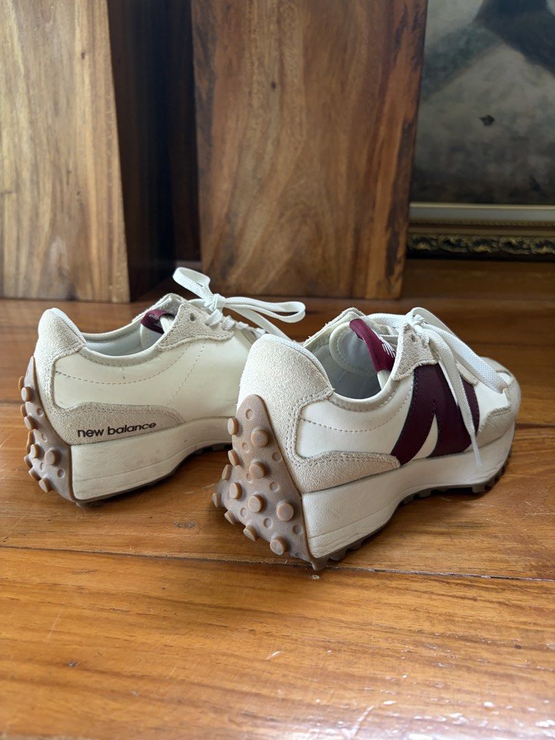 New Balance 327 Moonbeam (Category: Sneakers) located in Pasig City. Submitted by chamoisee (Listing ID 1462629656, Image 3). Description: New Balance 327 Moonbeam No box needs cleaning only.