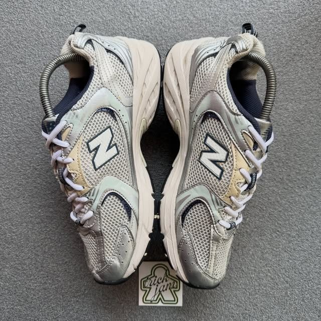 NEW BALANCE 530 SILVER METALLIC (Category: Sneakers) located in Cagayan de Oro. Submitted by huntbytrickjam.v2 (Listing ID 1462560894, Image 3). Description: N-W B-LANCE 530 SILVER METALLIC US 8 / EURO 41.5 / CM 26 EXCELLENT Pair Only Stitch Mesh M - 1699.