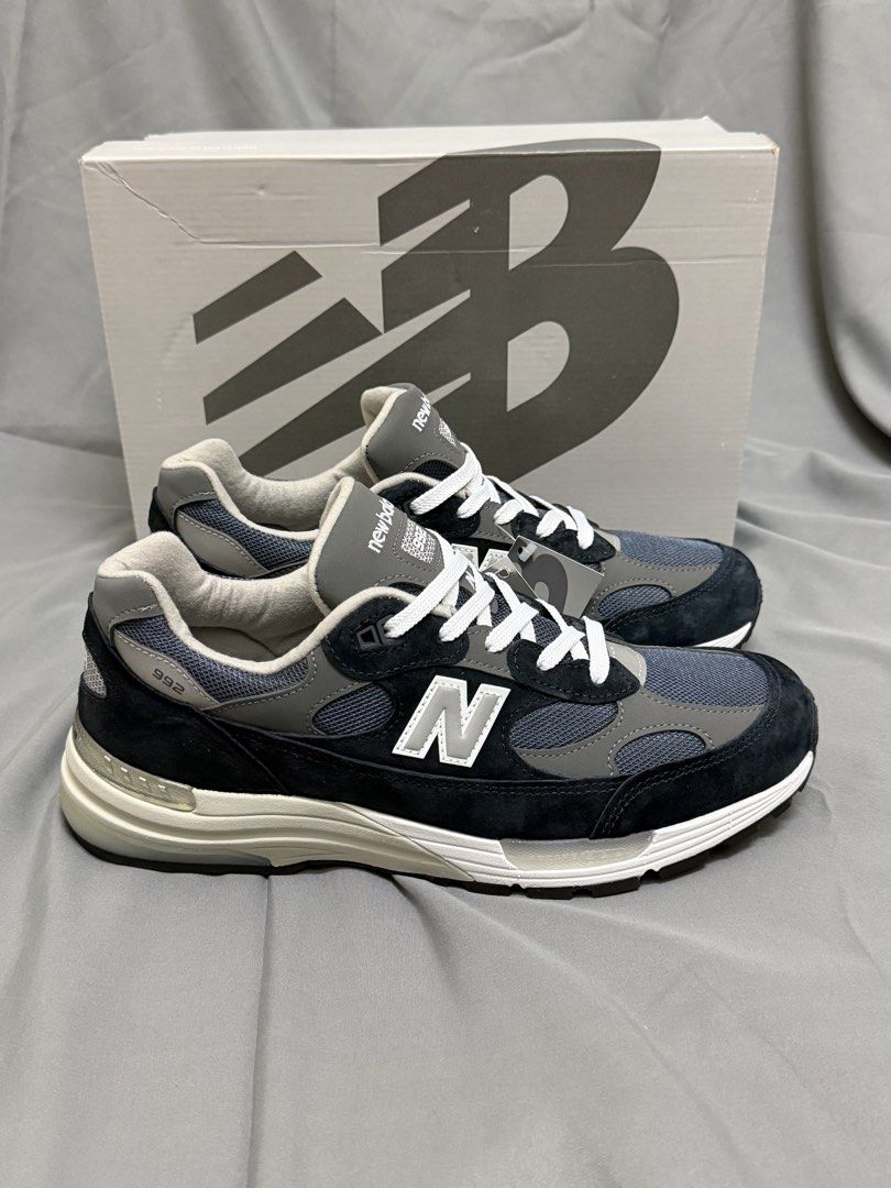 New Balance 992 經典款 美國製 男裝波鞋 （分類：波鞋）位於 Hong Kong。 由 keviilai 提交（商品編號 1462624352，圖片 3）。簡介： New Balance 992 經典款，美國製。深藍灰配色。