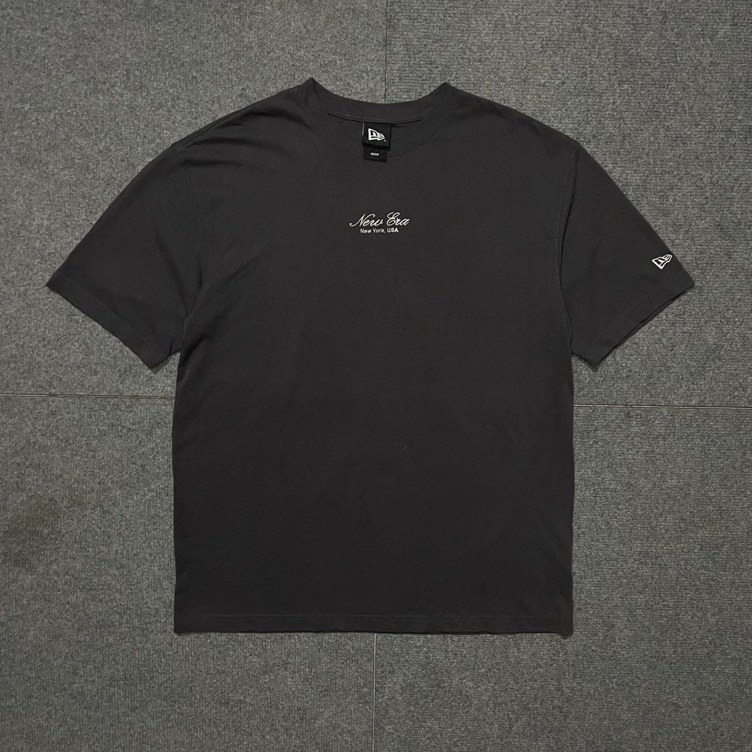 New era Calligraphy Oversized fitting (Category: Tshirts & Polo Shirts ) located in Iloilo. Submitted by icy.flame5001_auth (Listing ID 1462641992, Image 1). Description: Width: 23 Length: 30 Authentic FIT L - XL.