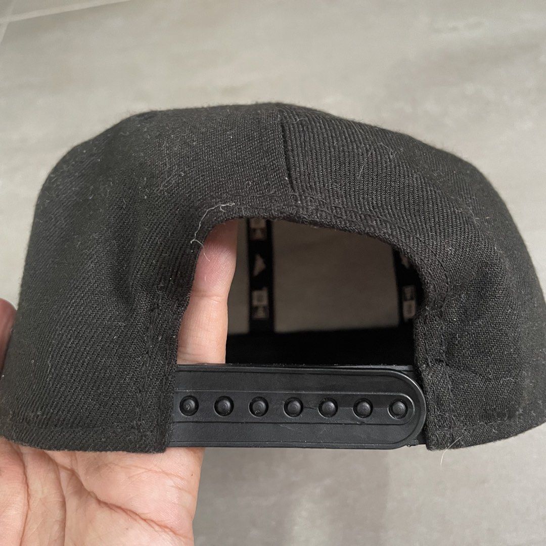 New Era x Paper Planes Snapback Hat (Category: Caps & Hats) located in Mabalacat. Submitted by goldengarms_ (Listing ID 1462548681, Image 3). Description: Size: One Size; Snap Condition: Excellent Color rate: 9.5/10 or better Issue: Minimal hairline sa snap at dumi under button Price is still negotiable for sure buyer 👍 - Payment thru GCash, Maya or Security Bank 💳 - Shipping via J&T Express 🛩️ Pm us for more details. Thank you! 📩.